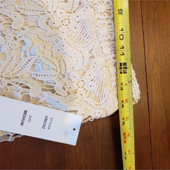 Nabee M creme shorts, fully lIned‎ - Picture 5 of 6